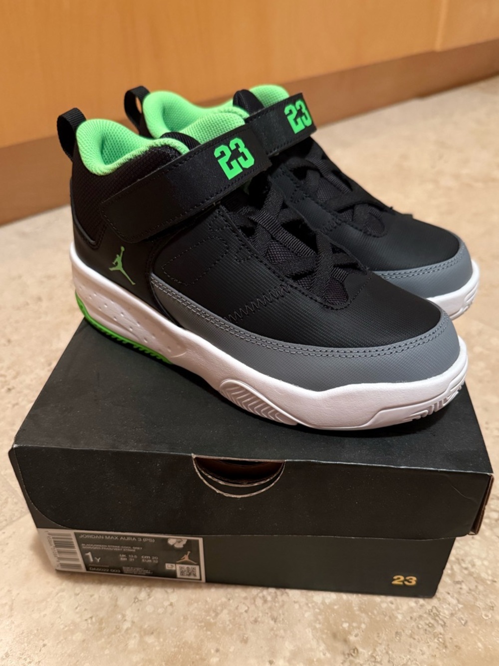 Jordan Max Aura 3 (PS) Kids Black/Green Strike - Cool Grey Sneakers